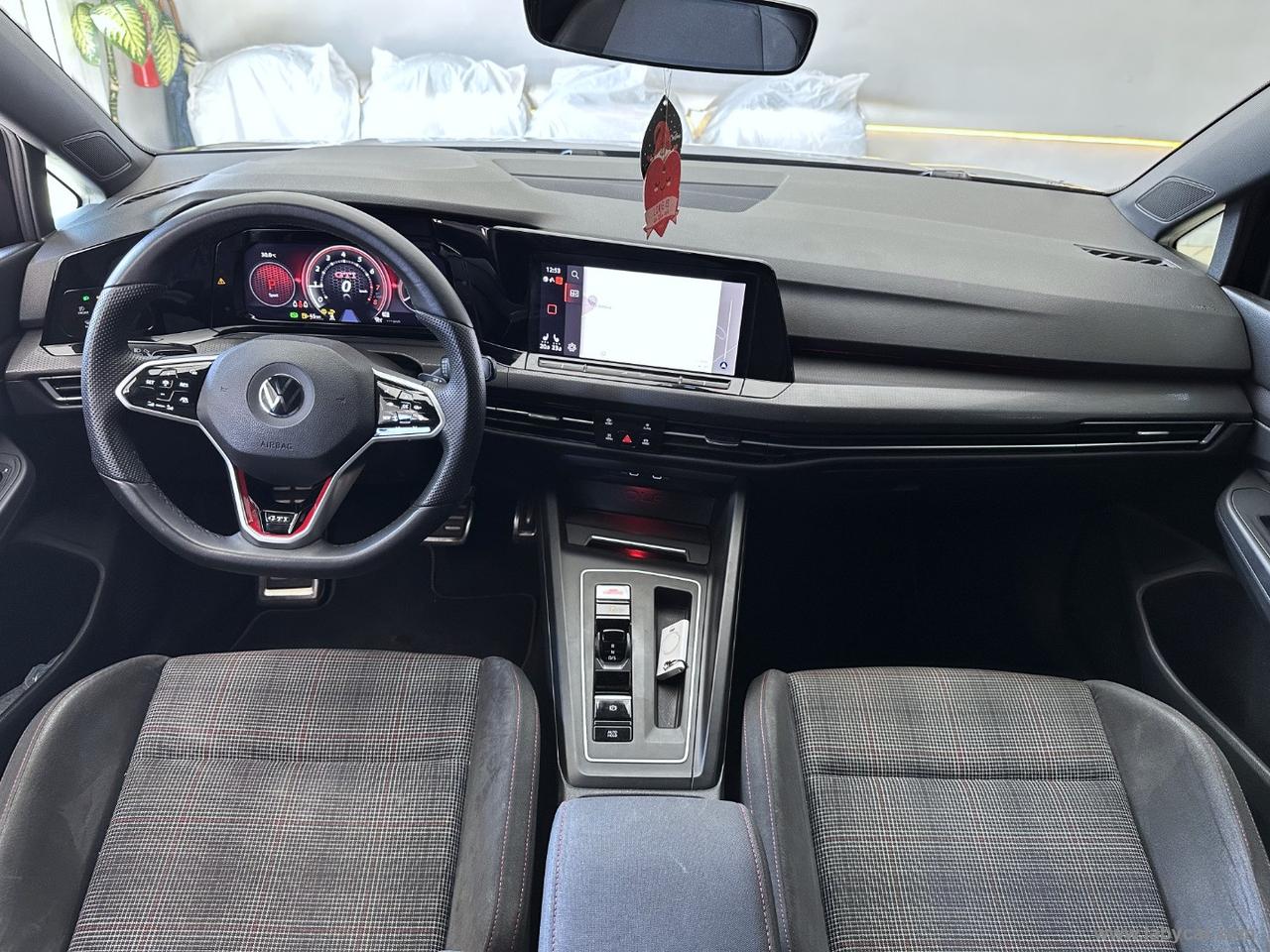 VOLKSWAGEN Golf GTI 8 PERFORMANCE 2.0 TSI DSG