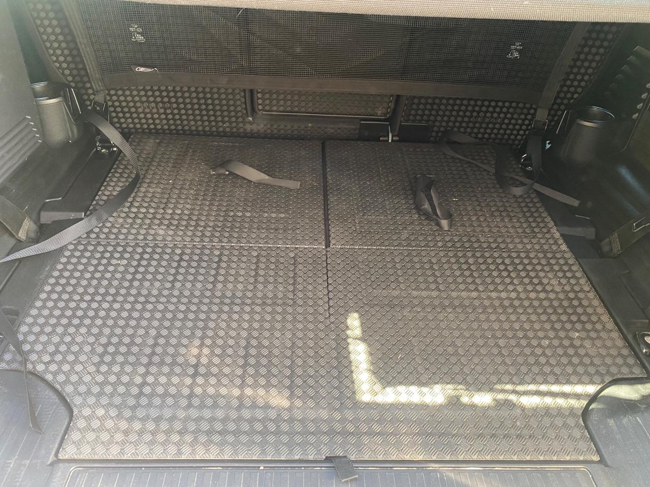 Land Rover Defender 110 2.0 SD4 AWD Auto 7 POSTI