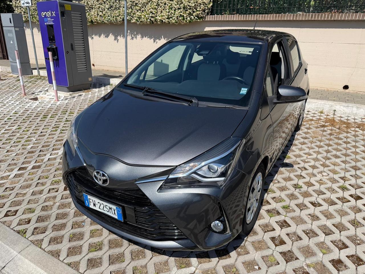 Toyota Yaris 1.0 Lounge *GARANZIA*