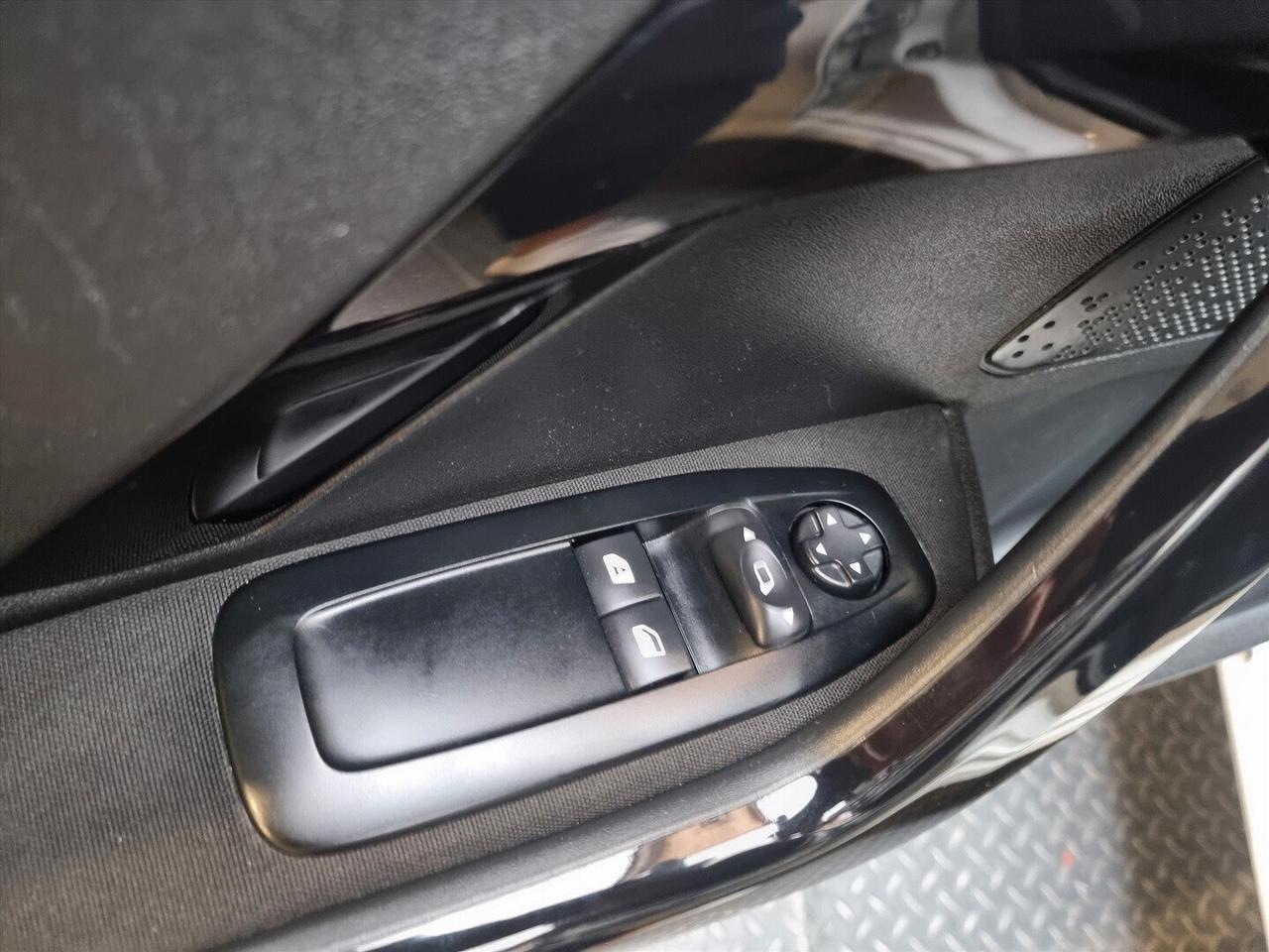Peugeot 208 PureTech 68 5 porte Access 1.0 BENZ