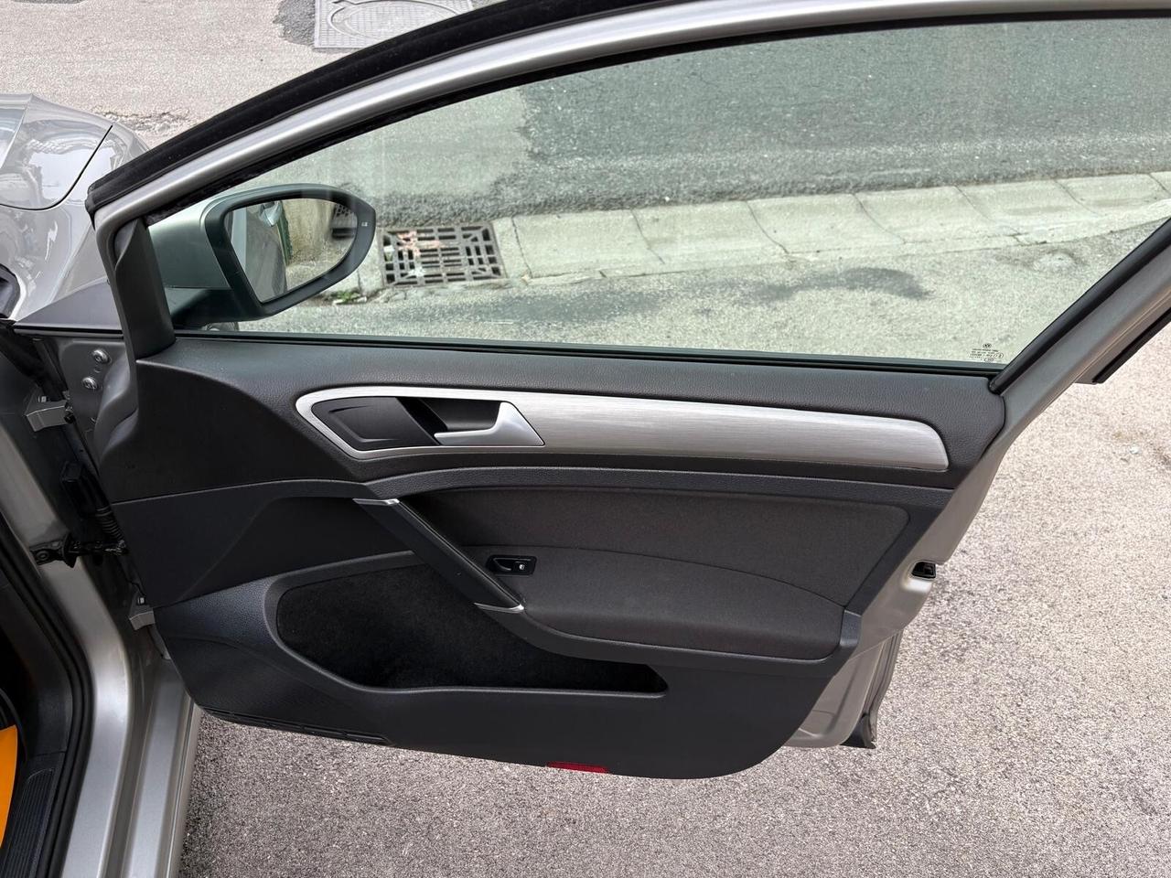 VOLKSWAGEN GOLF 1.6 DIESEL 110 (CV) 2016