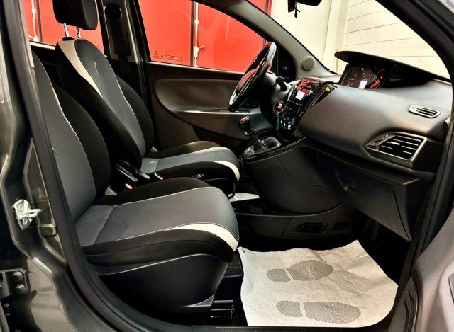 LANCIA Ypsilon 1.2 69 CV 5 porte Platinum ADATTA A NEPATENTATI