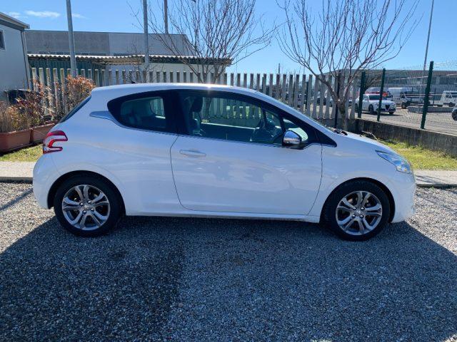 PEUGEOT 208 1° serie 1.6 e-HDi 92 CV Stop&Start 3 porte Allure