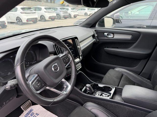 VOLVO XC40 T5 Recharge Plug-in Hybrid R-design