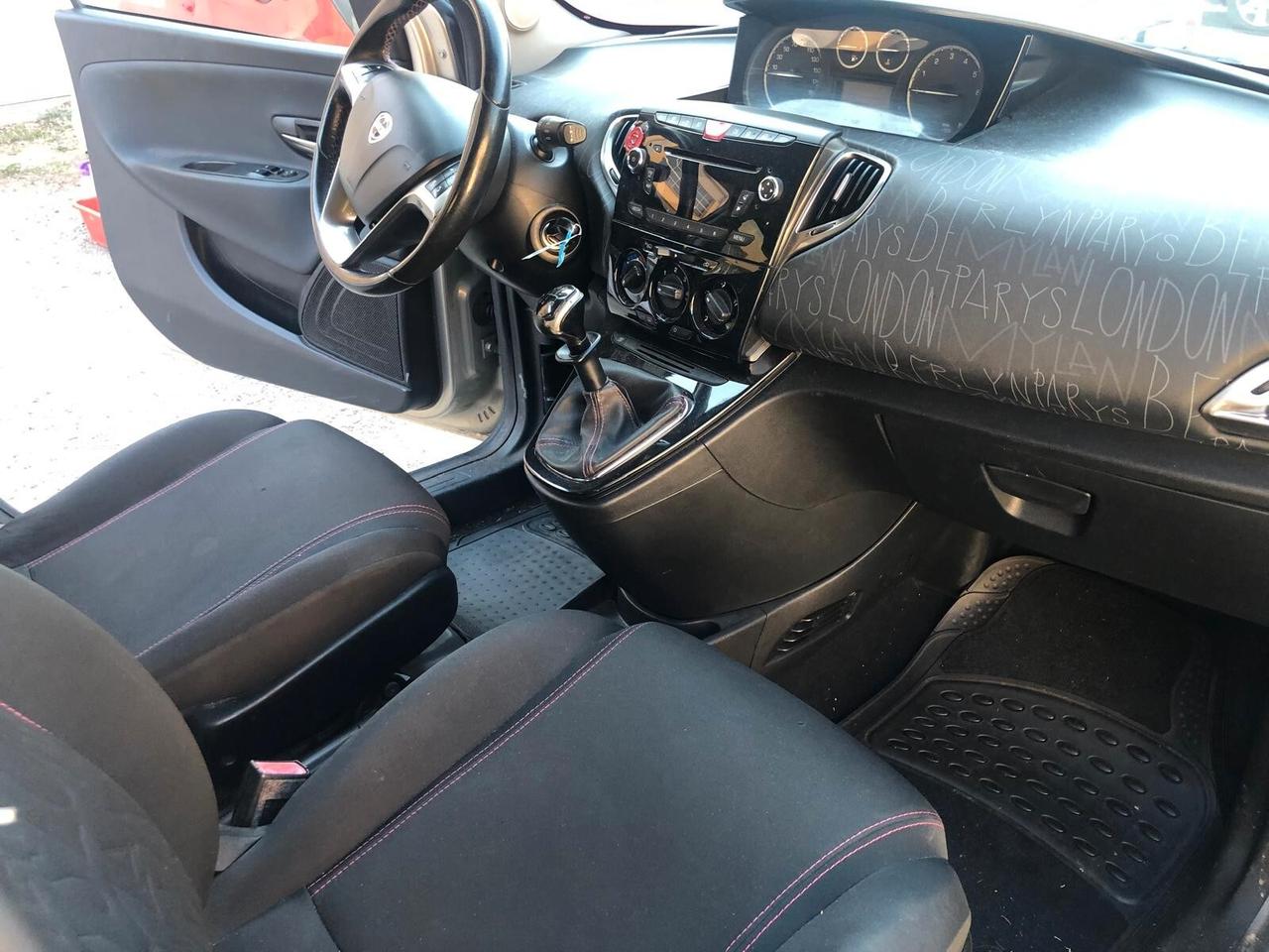 Lancia Ypsilon 0.9 TwinAir 85 CV 5 porte Metano Ecochic Gold
