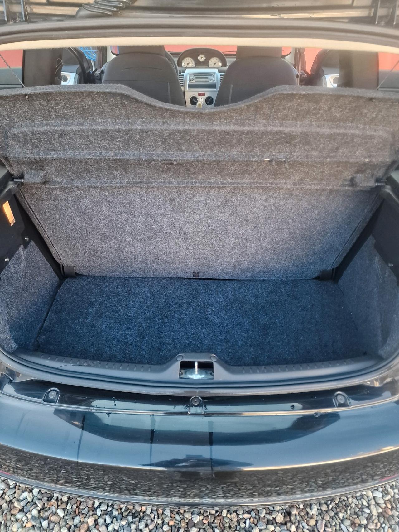 Lancia Ypsilon 1.2 69 CV Unyca