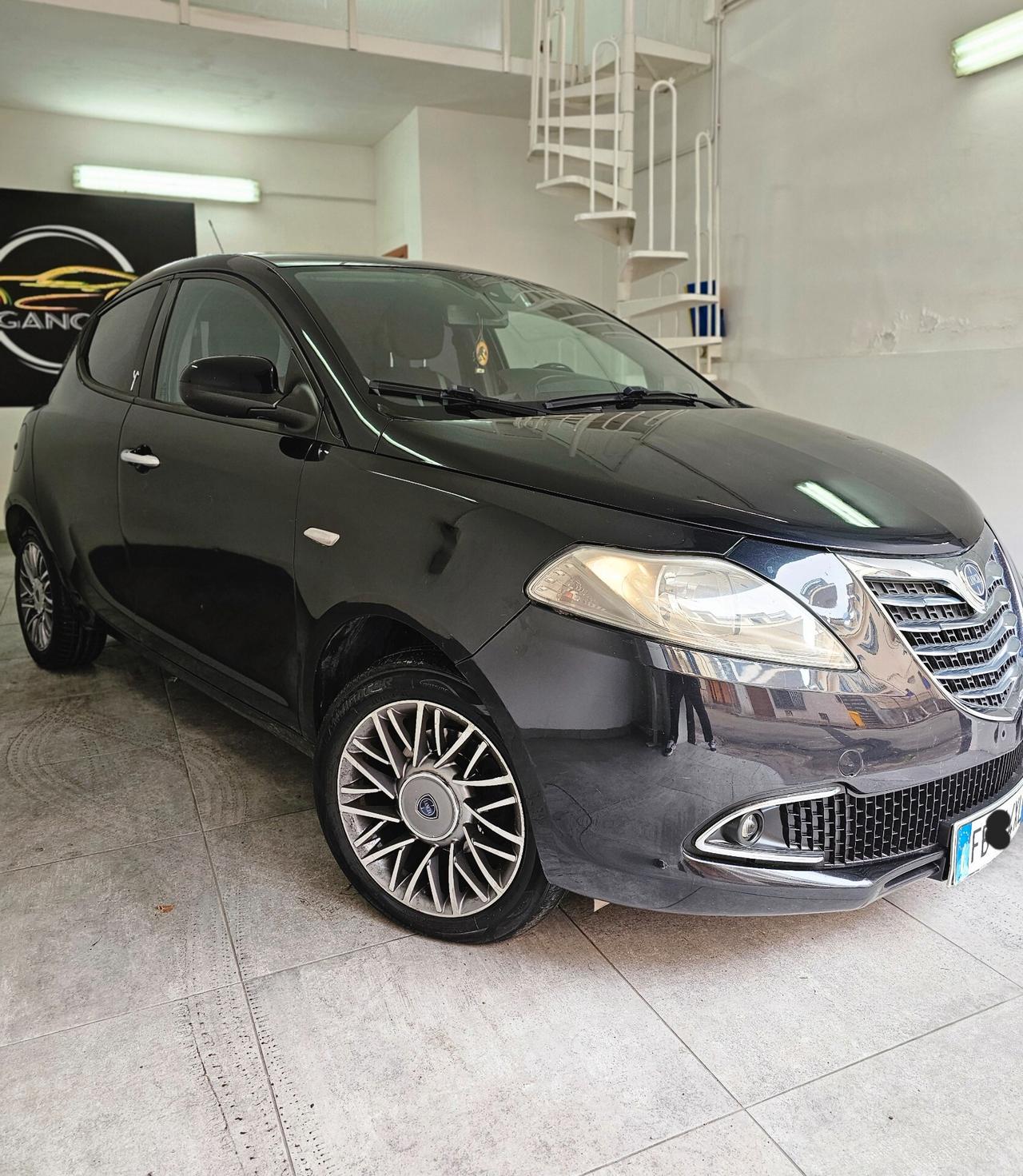 Lancia Ypsilon 1.2 69 CV 5 porte Platinum S&S