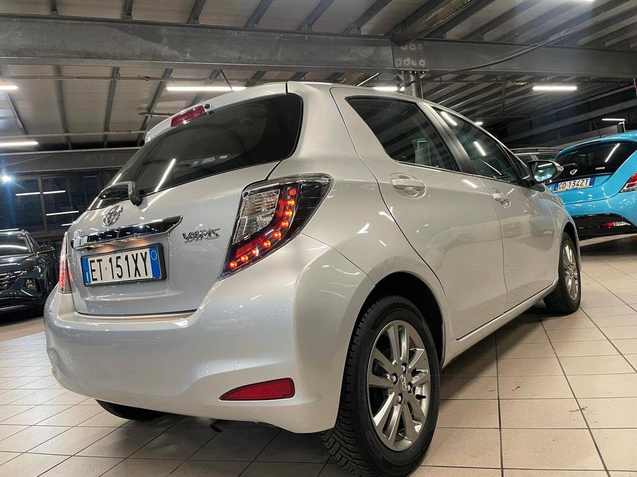 TOYOTA Yaris 3ª serie Yaris 1.0 5 porte Van Ac...