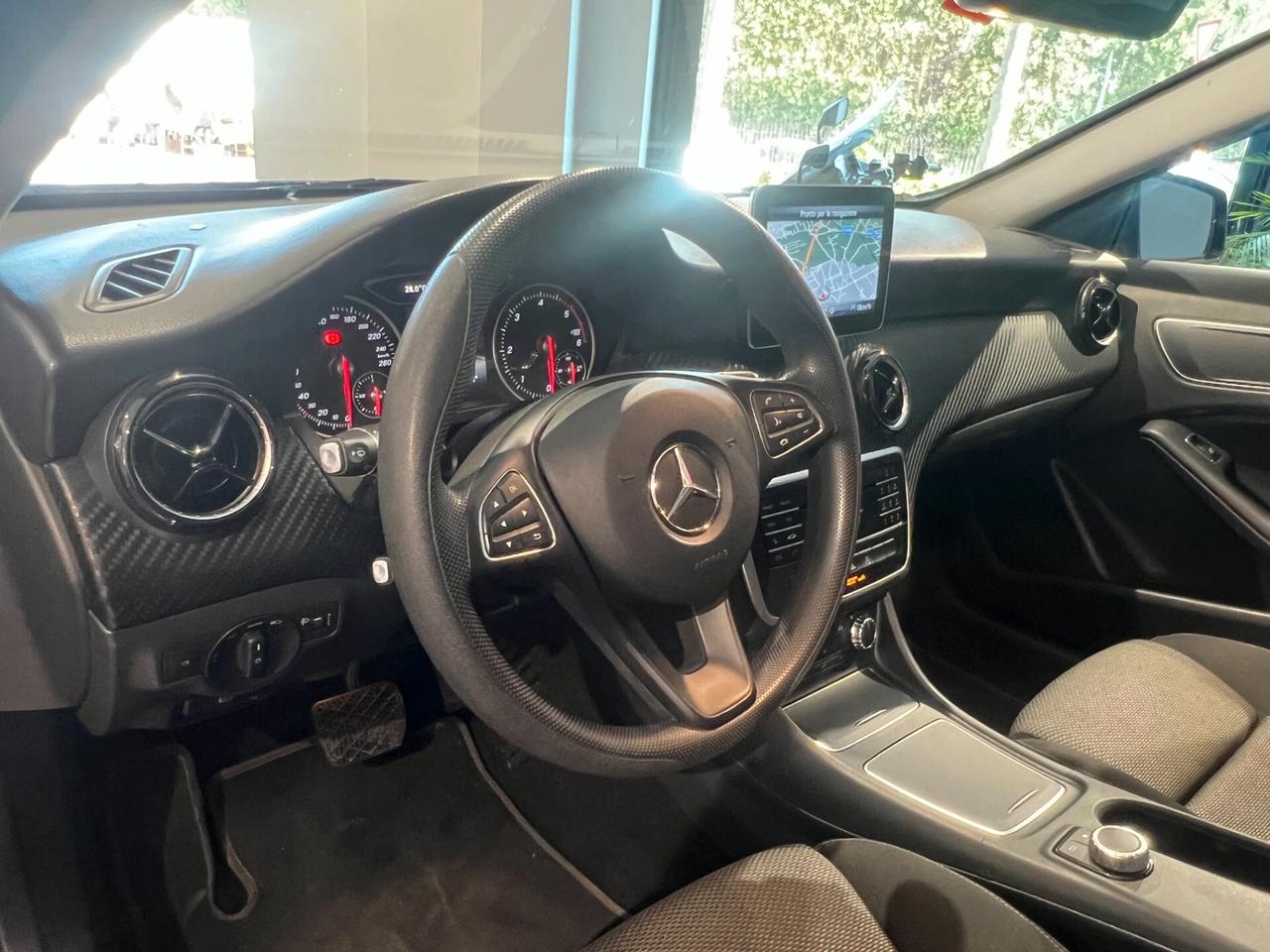 Mercedes-benz GLA 200d Automatic