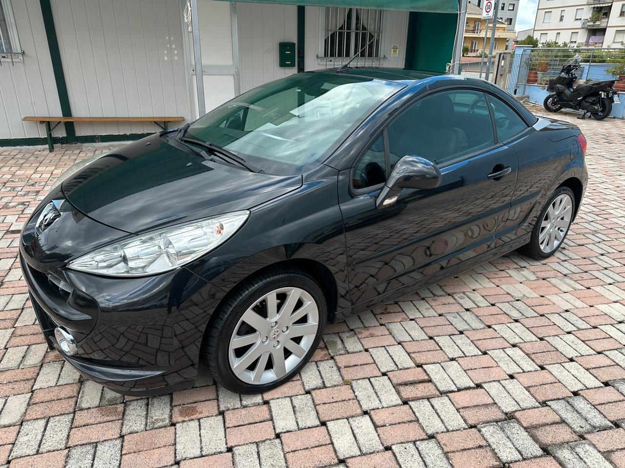 Peugeot 207 1.6 VTi 120CV CC Féline