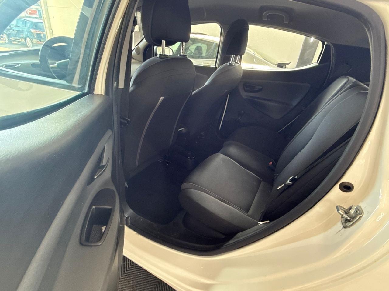 Lancia Ypsilon 0.9 TwinAir 85 CV 5 porte Metano