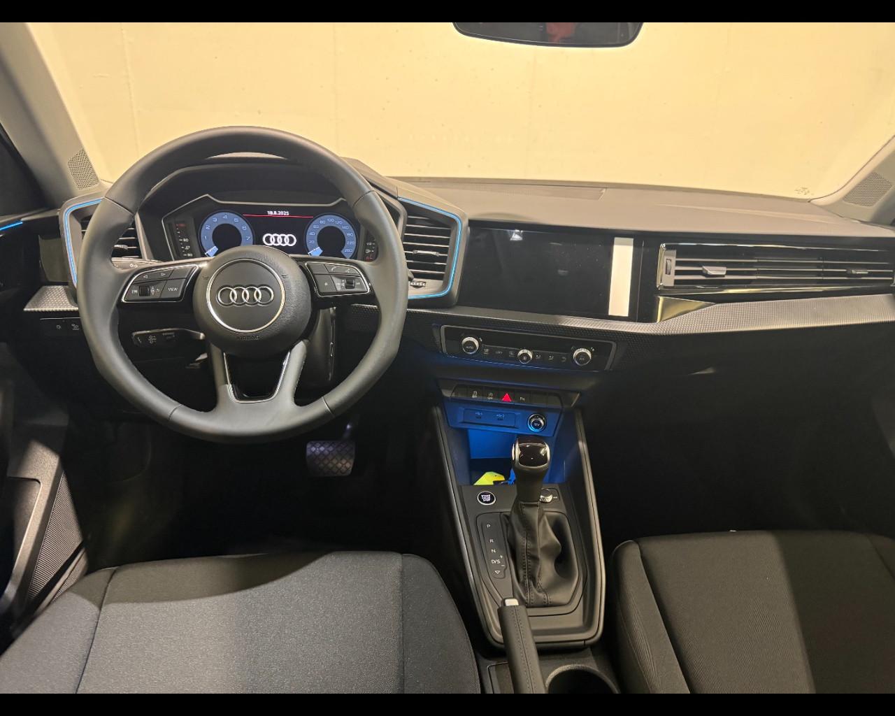 AUDI A1 ALLSTREET 30 TFSI S-TRONIC IDENTITY CONTRAST