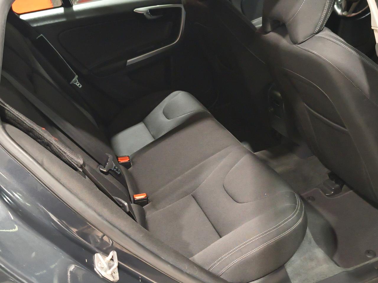 Volvo V60 D2 R-design Momentum 139.000km