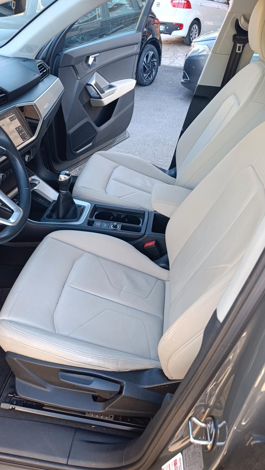 Audi Q3 35 TFSI Business Advanced
