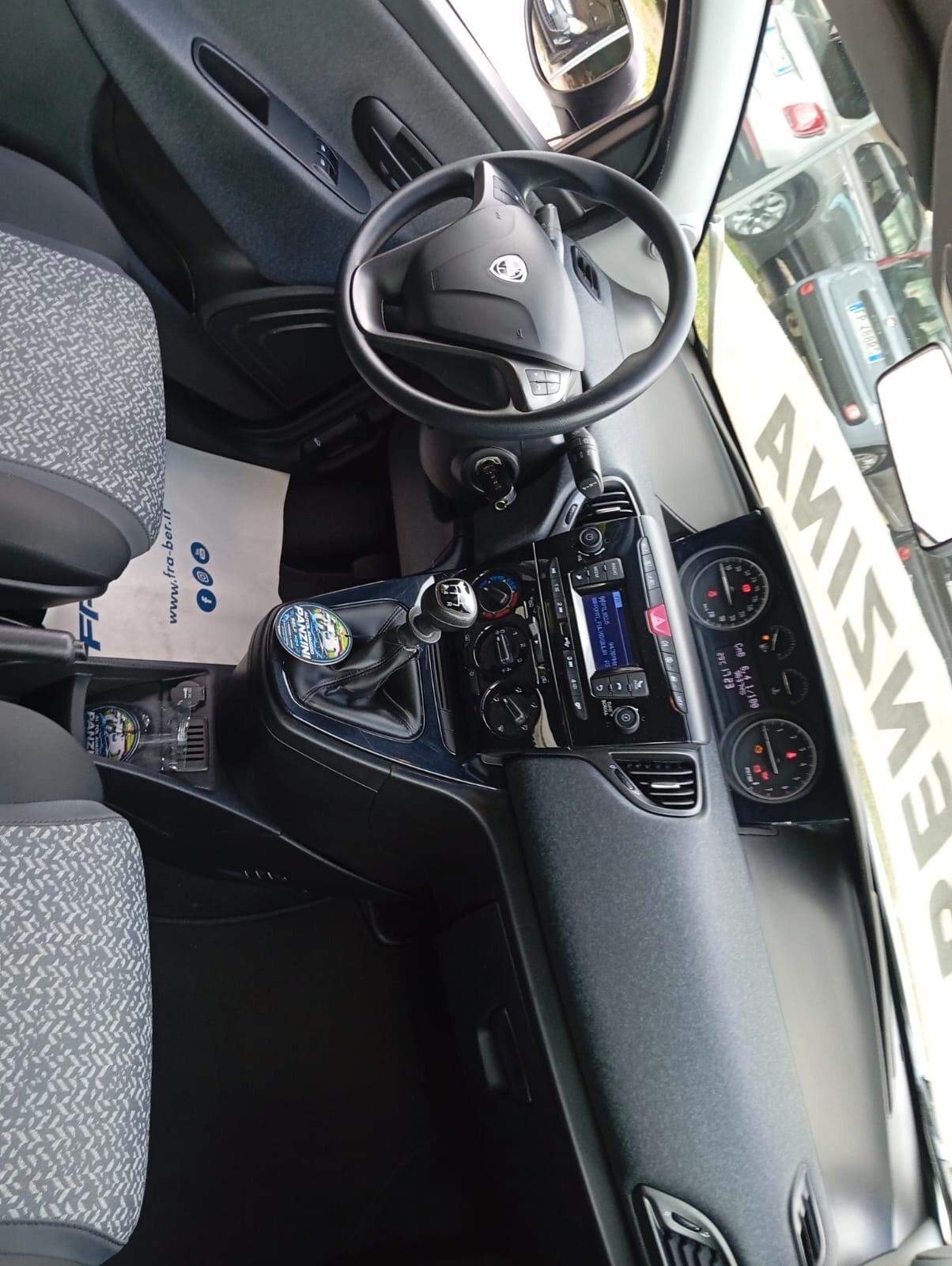 Lancia Ypsilon elefantino 1.2 69 CV UNIPRO