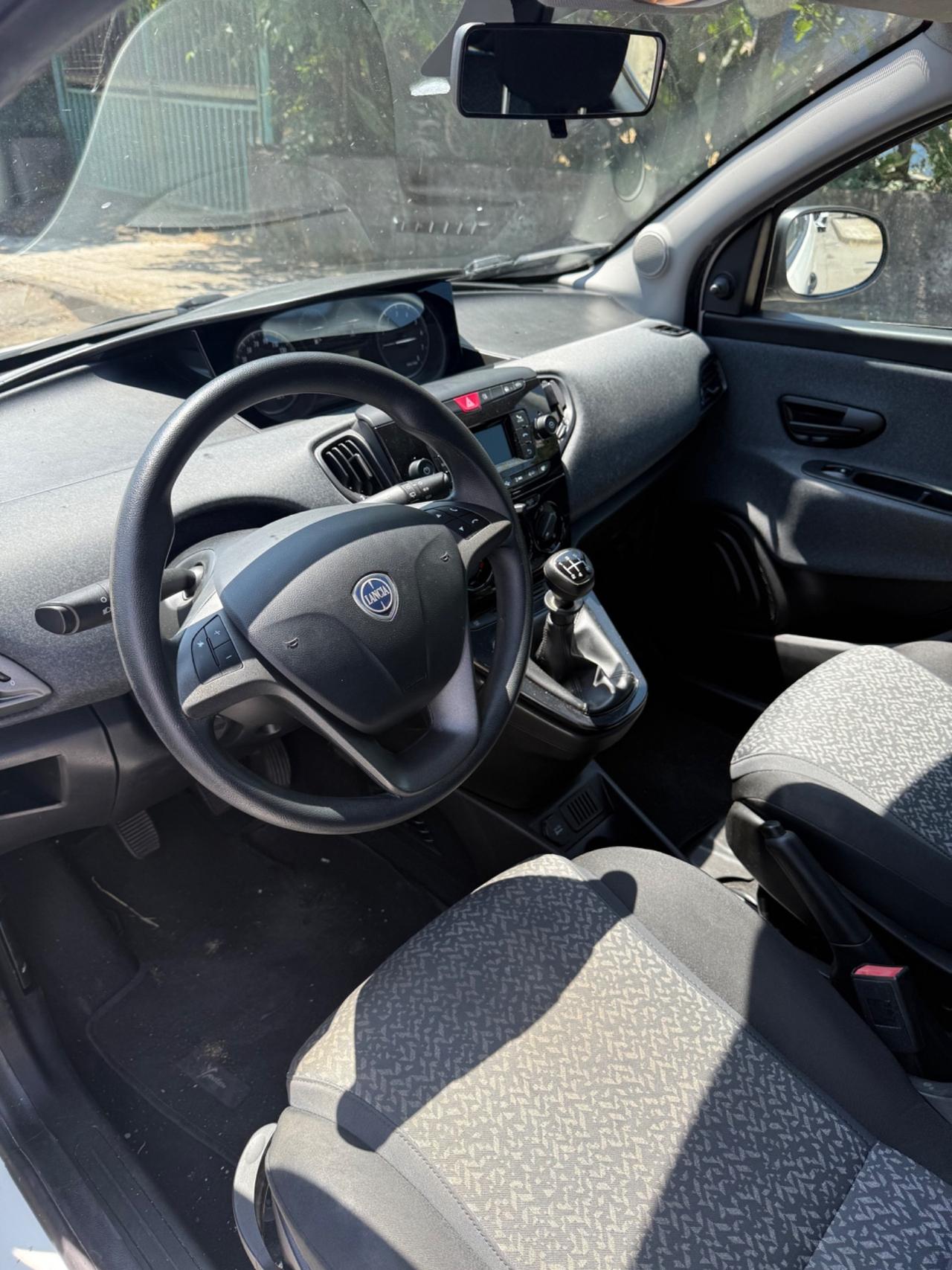 Lancia Ypsilon 1.2 69 CV 5 porte S&S Silver