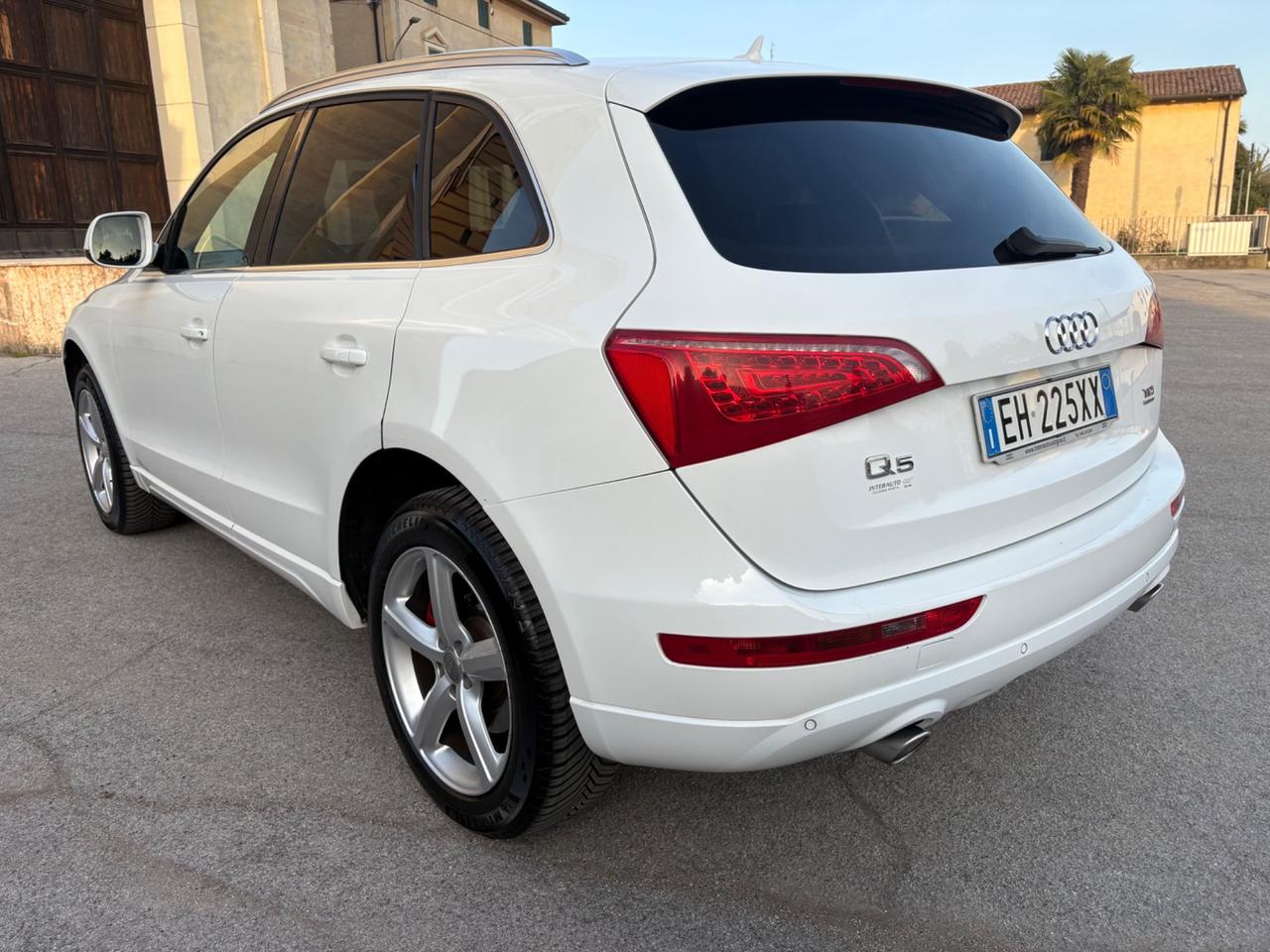 Audi.Q5 .3.0 tdi v6 S line quattro pronta al uso
