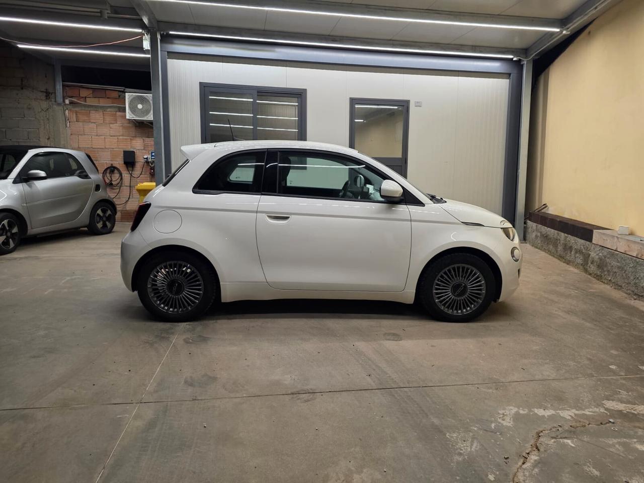 Fiat 500 500e Berlina 42 kWh Icon