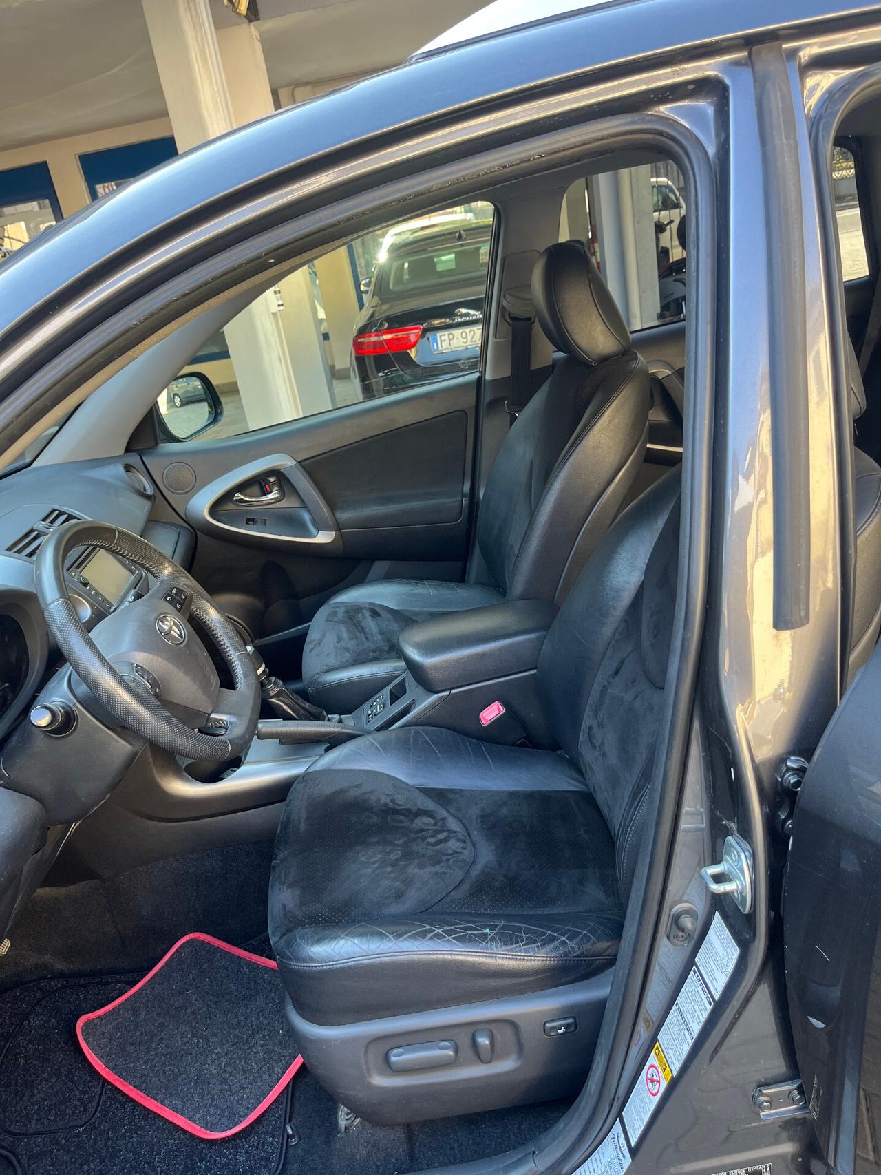 TOYOTA RAV 4 2.2 D-4D LOUNGE - 4X4