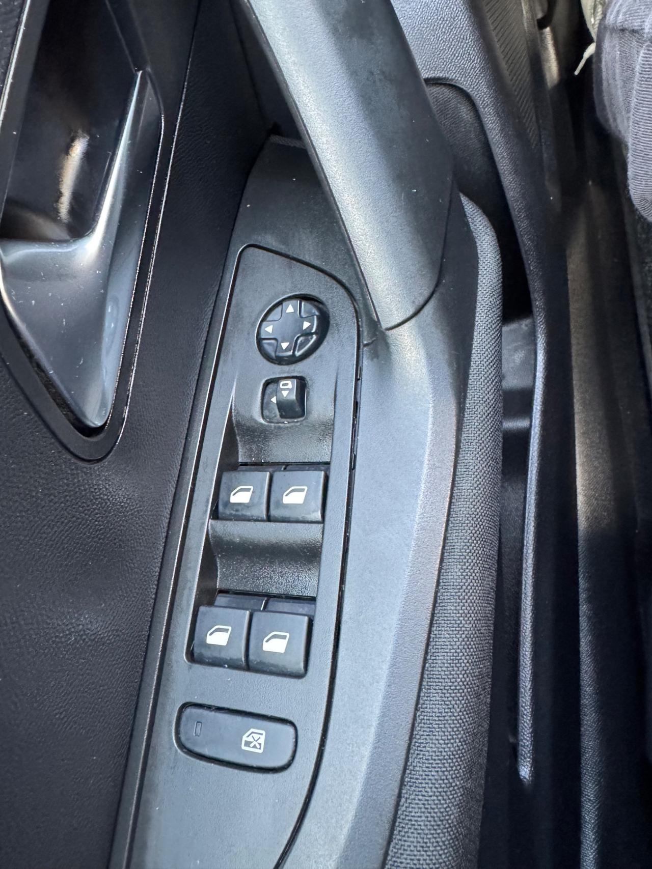 Peugeot 2008 BlueHDi 100 S&S Allure