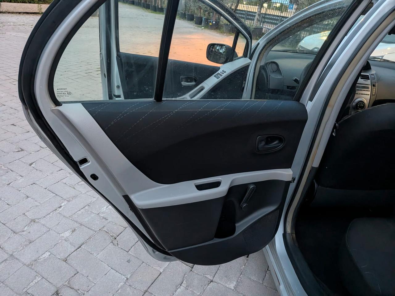 Toyota Yaris 1.0 3 porte Now