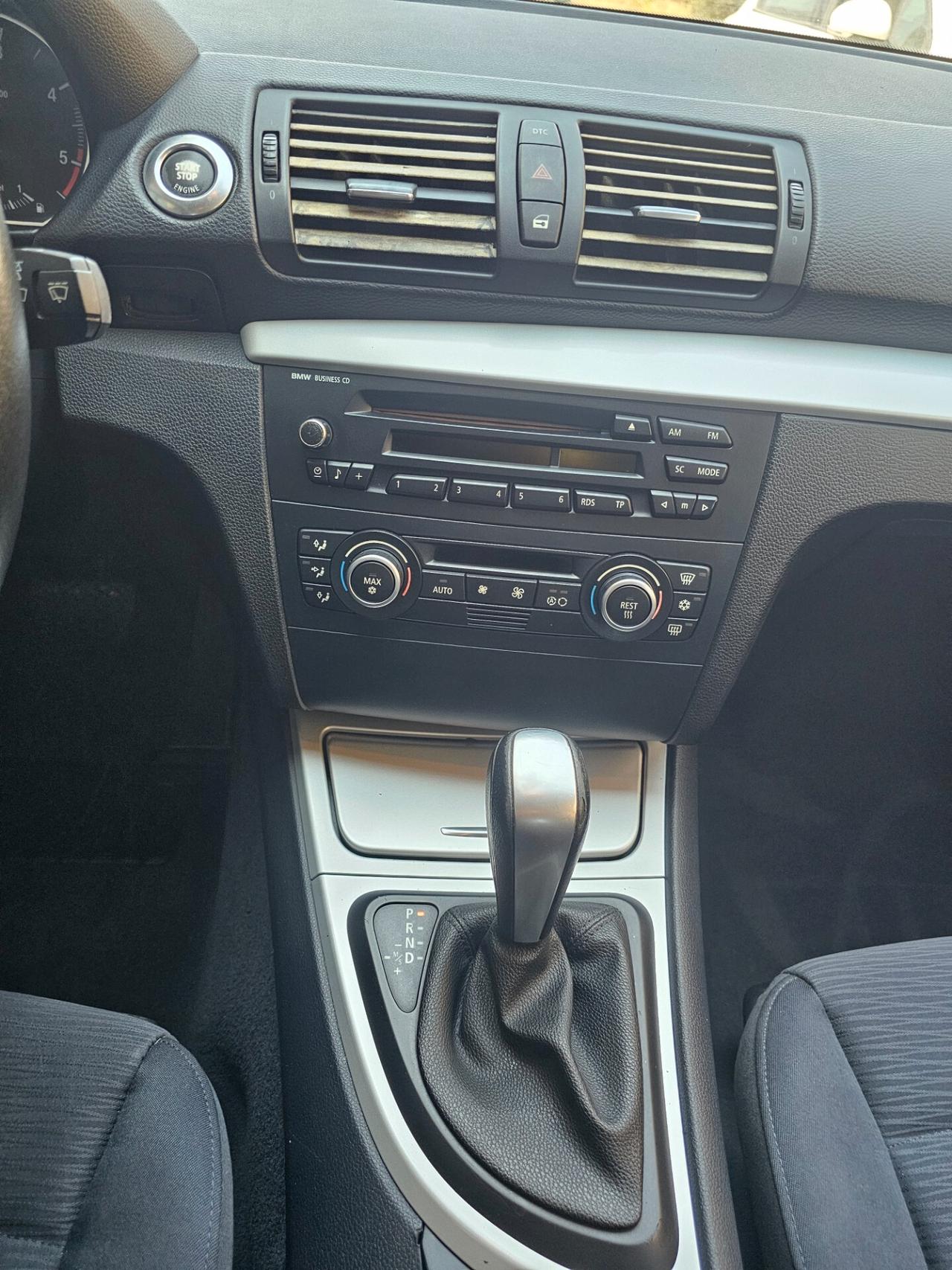 Bmw 118d 5 porte Attiva