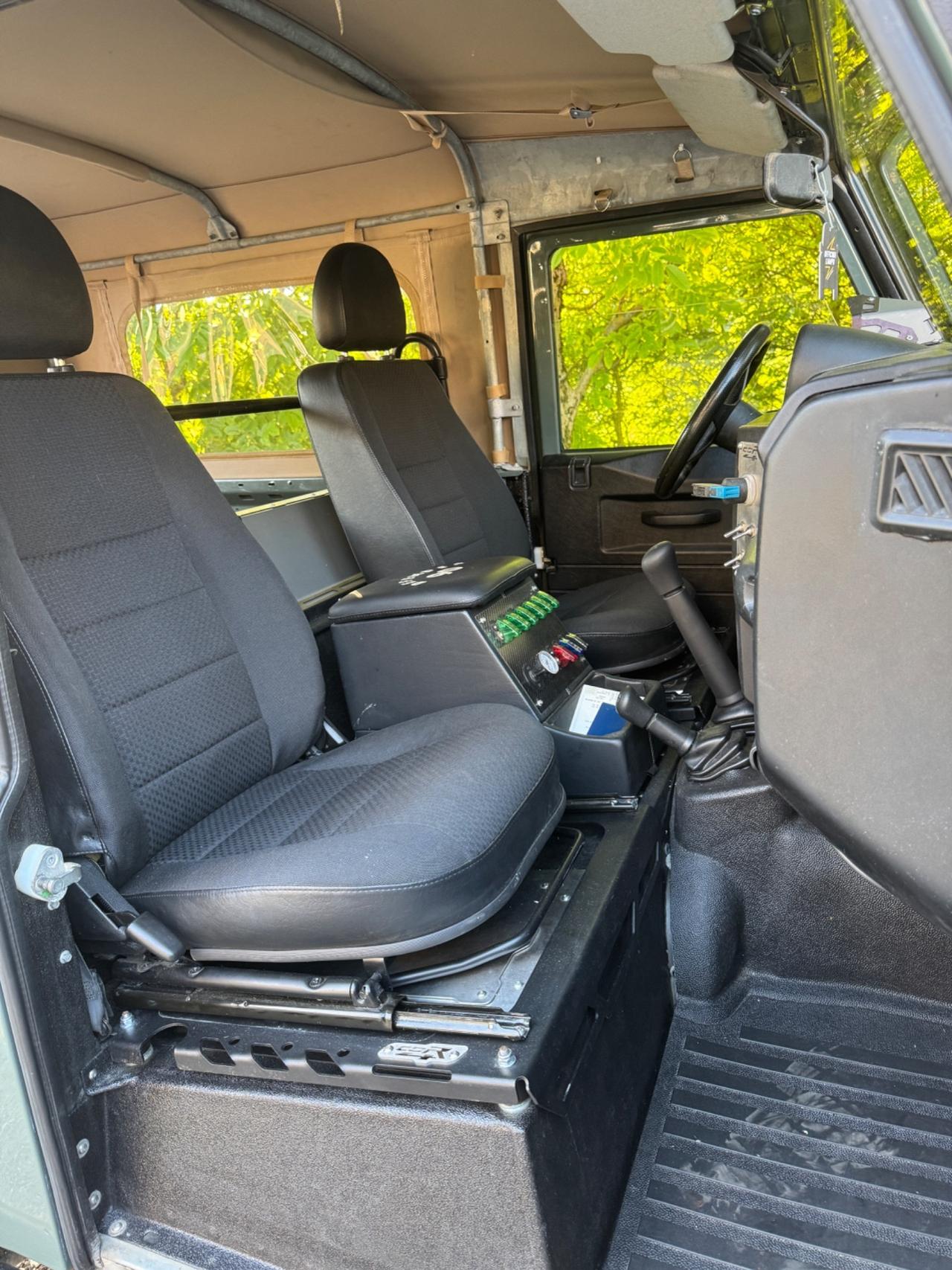 Land Rover Defender 90 2.4 TD4 Soft top E