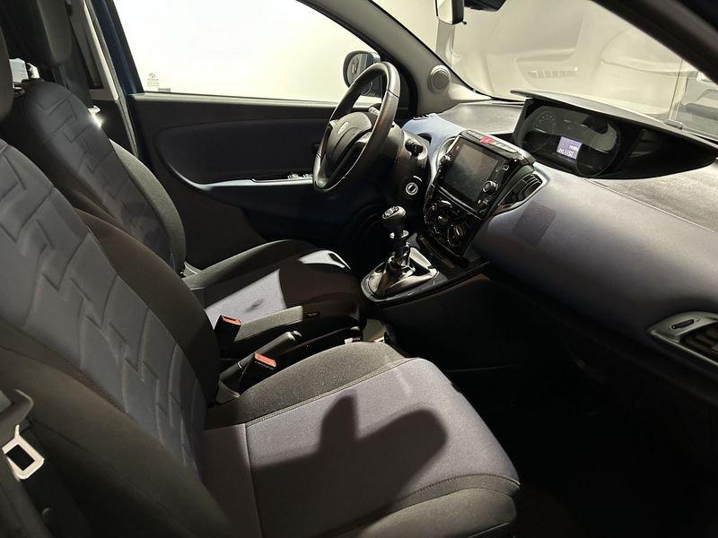 Lancia Ypsilon Ypsilon 1.0 FireFly 5 porte S&S Hybrid Platino