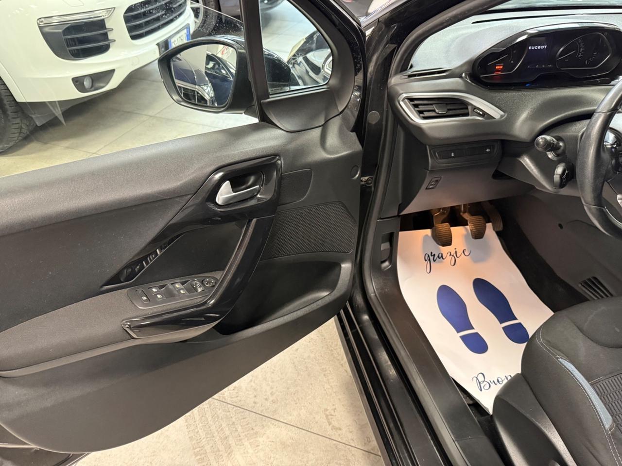 Peugeot 208 1.4 HDi 68 CV 5 porte Allure Ok Neopatentati
