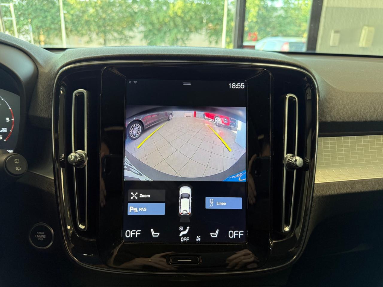 Volvo XC40 D4 AWD Geartronic Momentum TETTO APRIBILE PANORAMICO