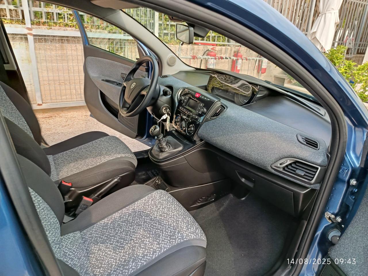 Lancia Ypsilon 1.0 FireFly 5 porte S&S Hybrid Ecochic Silver