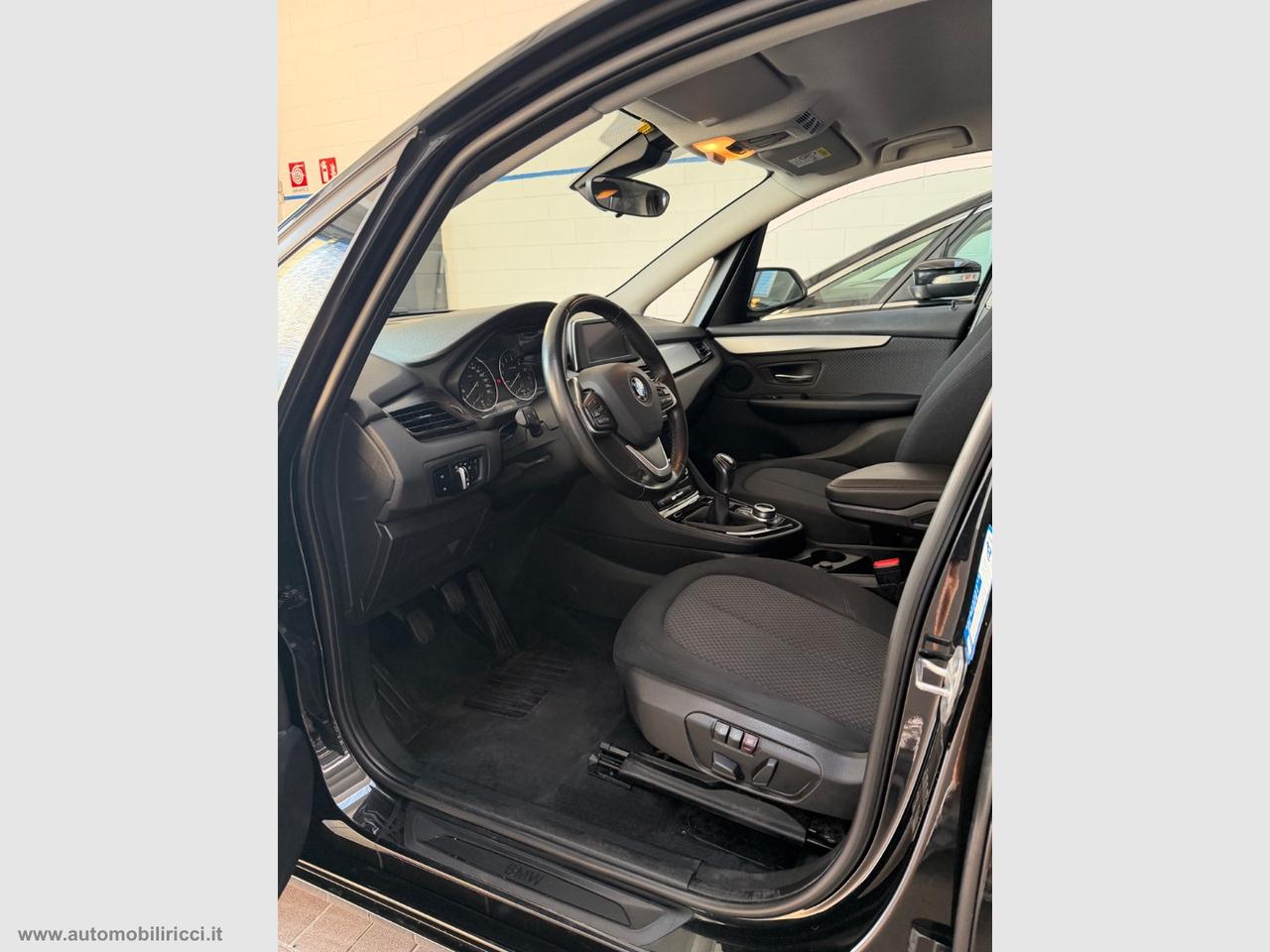 BMW 220i Active Tourer Advantage