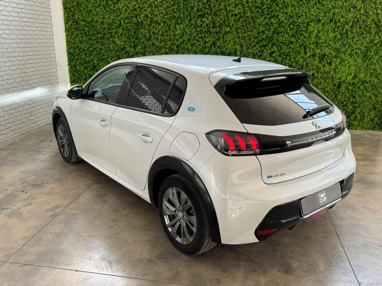 Peugeot 208 motore elettrico 136 CV 5 porte Allure