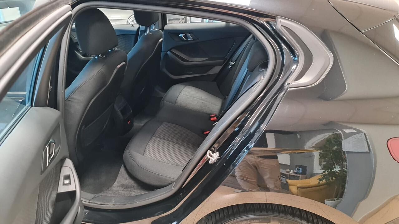 Bmw 118 118d 5p. Business Advantage