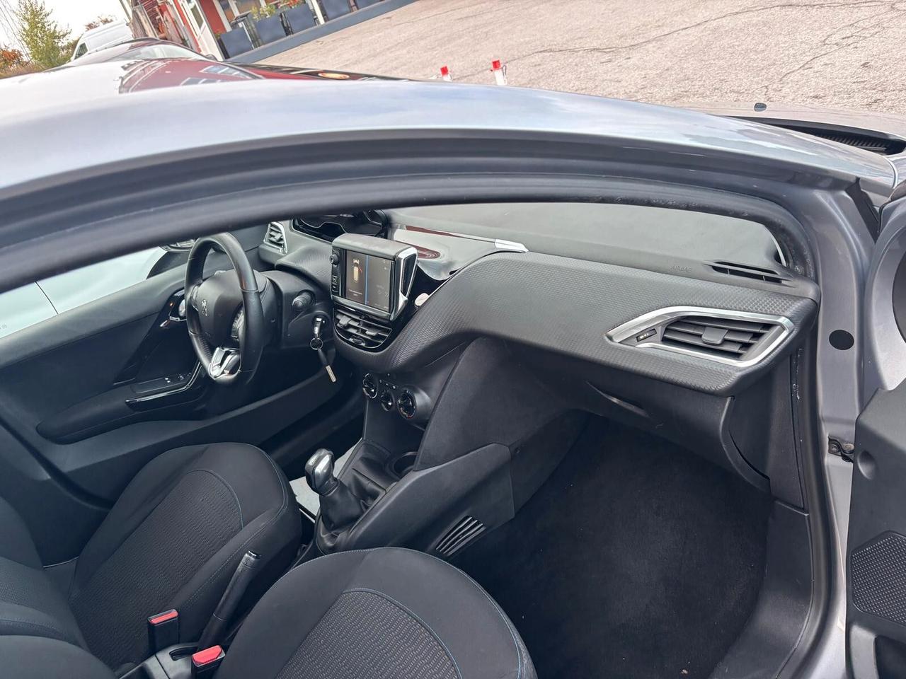 Peugeot 208 BlueHDi 100 S&S 5 porte Signature
