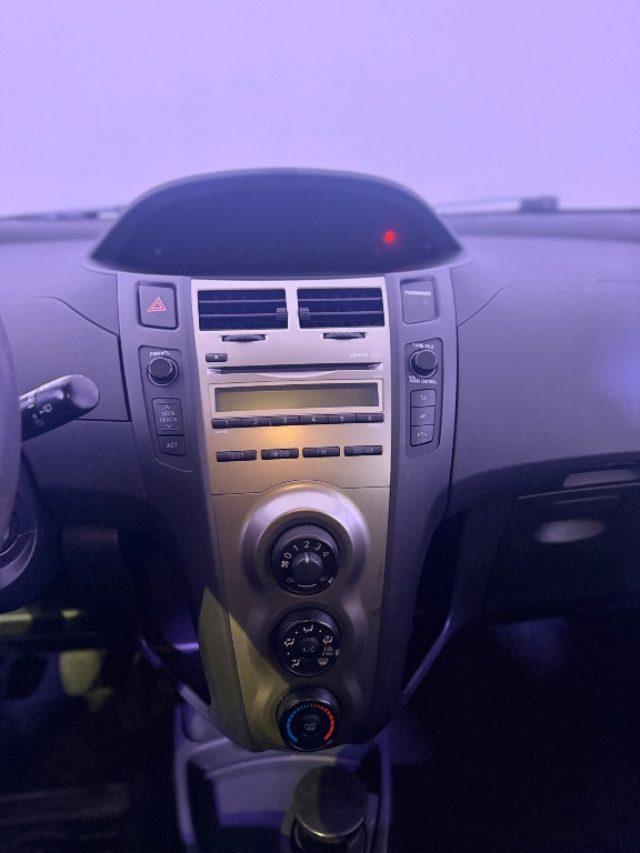 TOYOTA Yaris 1.0 5 porte Now