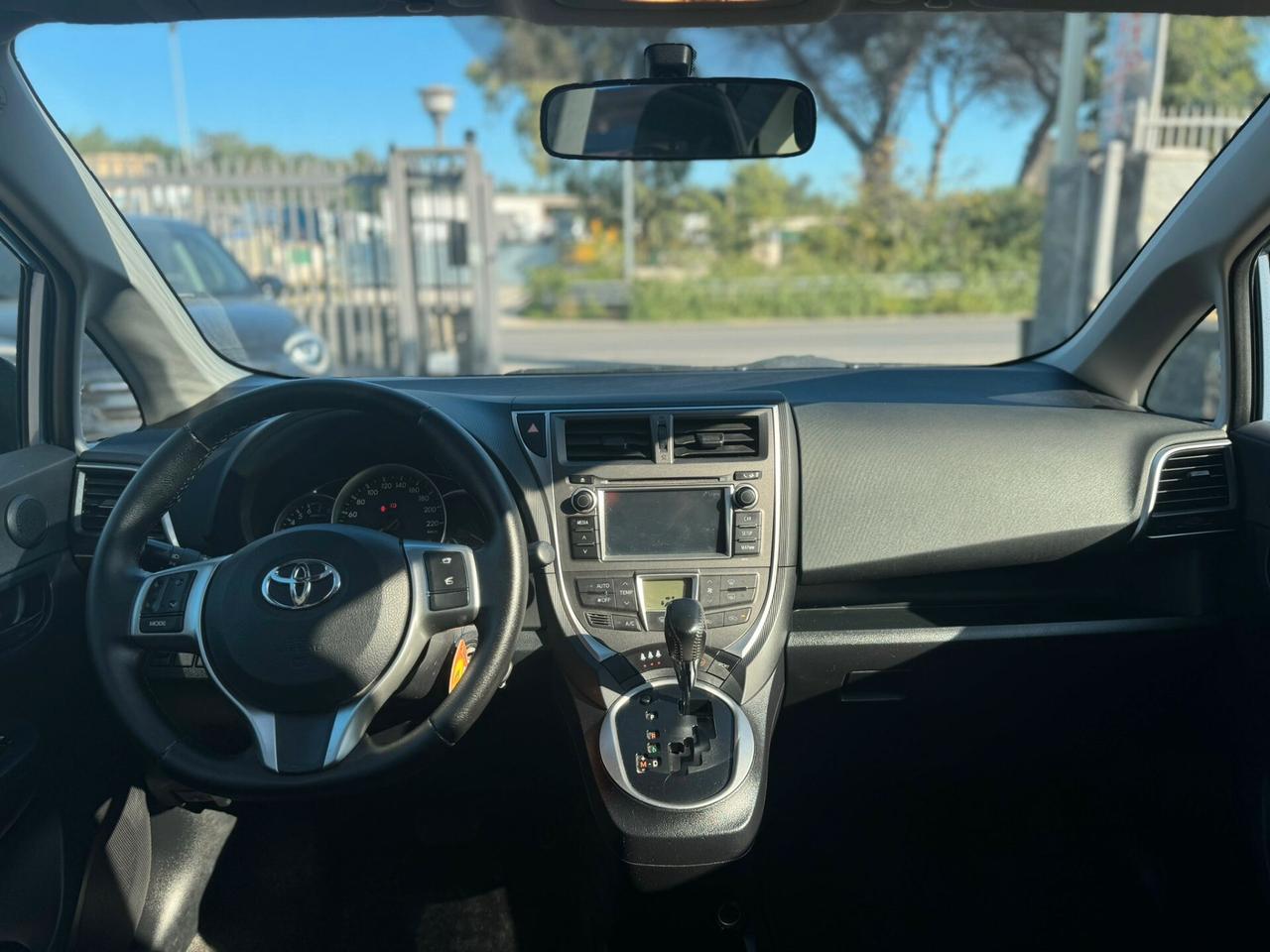 Toyota Verso-S 1.3 MT Lounge CAMBIO AUTOMATICO