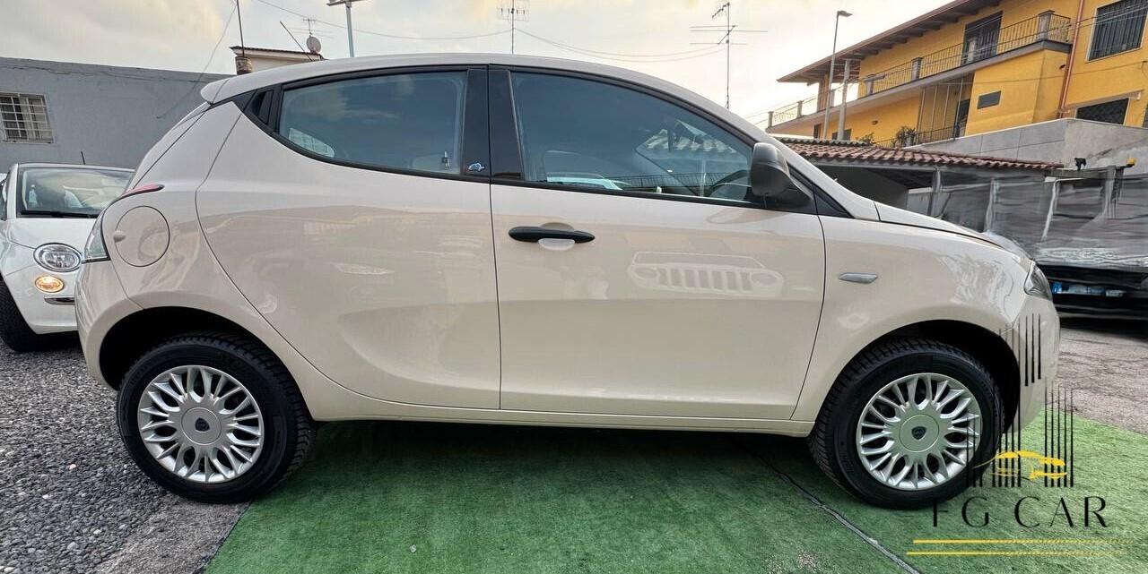 Lancia Ypsilon 0.9 TwinAir 85 CV 5 porte Metano Ecochic Gold 2019