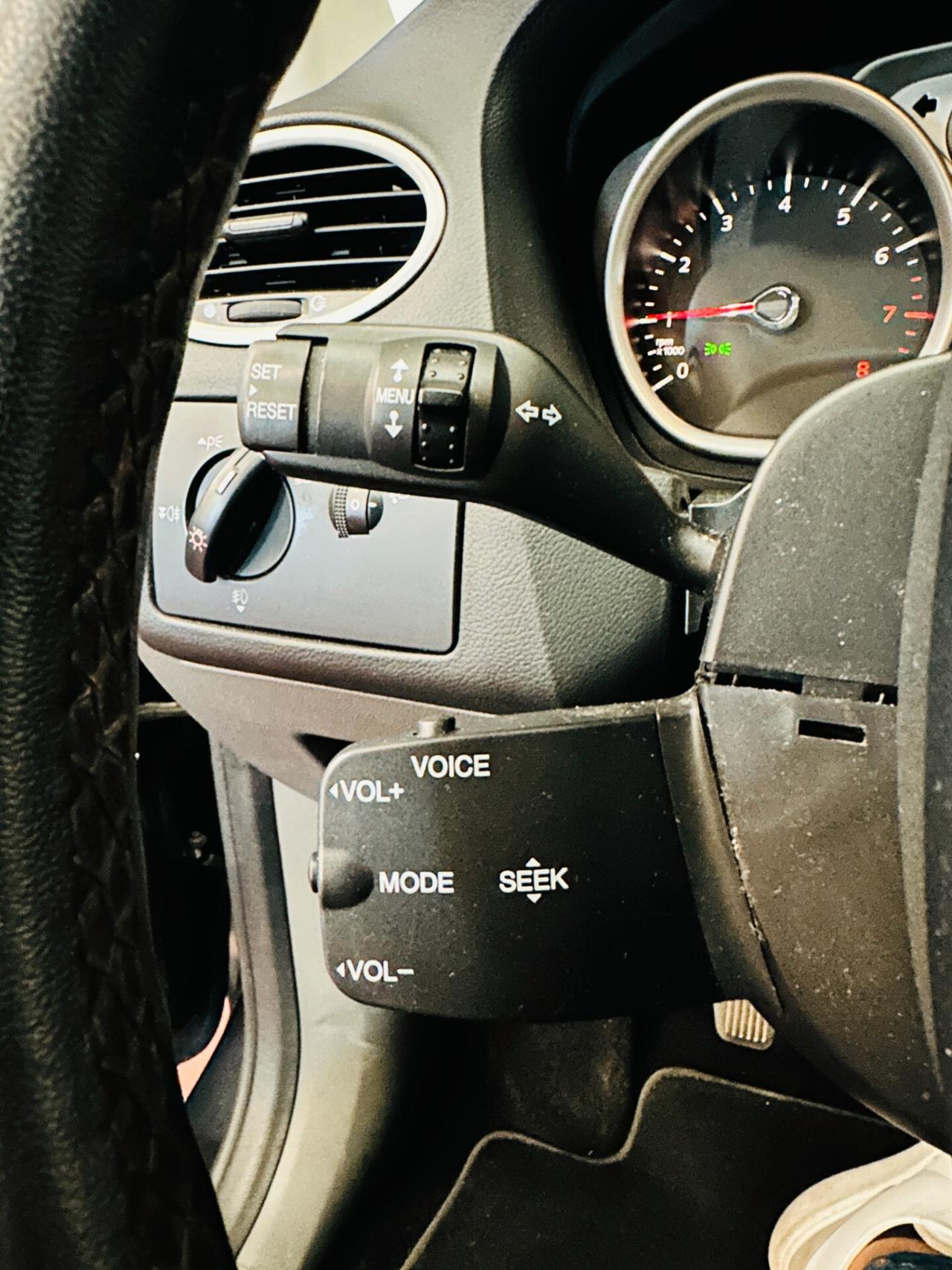 Ford Focus 1.6 (115CV) 5p. Bz.- GPL Titanium