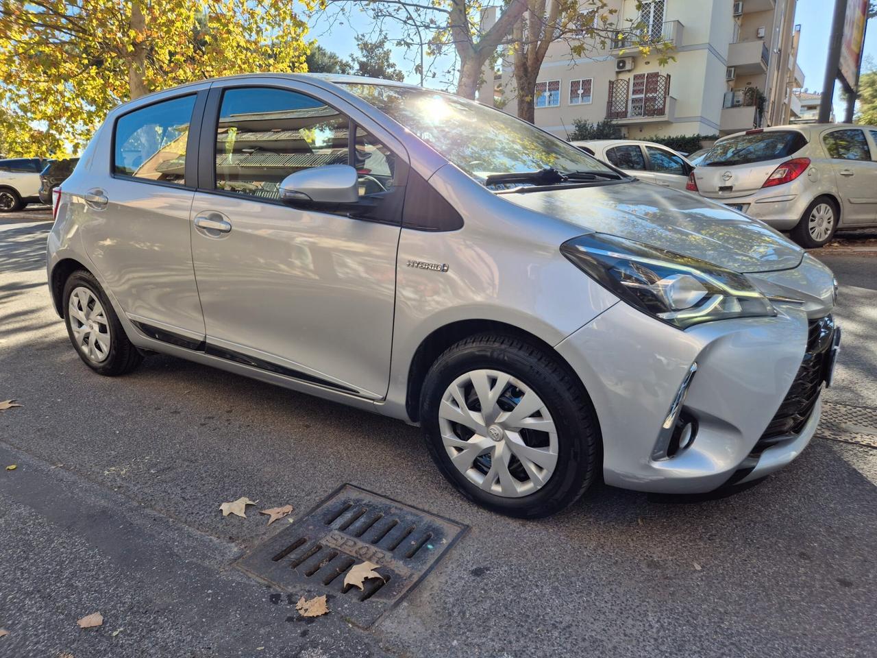 Toyota Yaris 1.5 Hybrid 5 porte Business