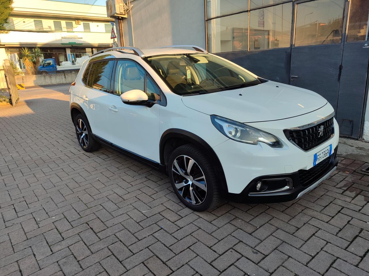 Peugeot 2008 BlueHDi 100 Allure