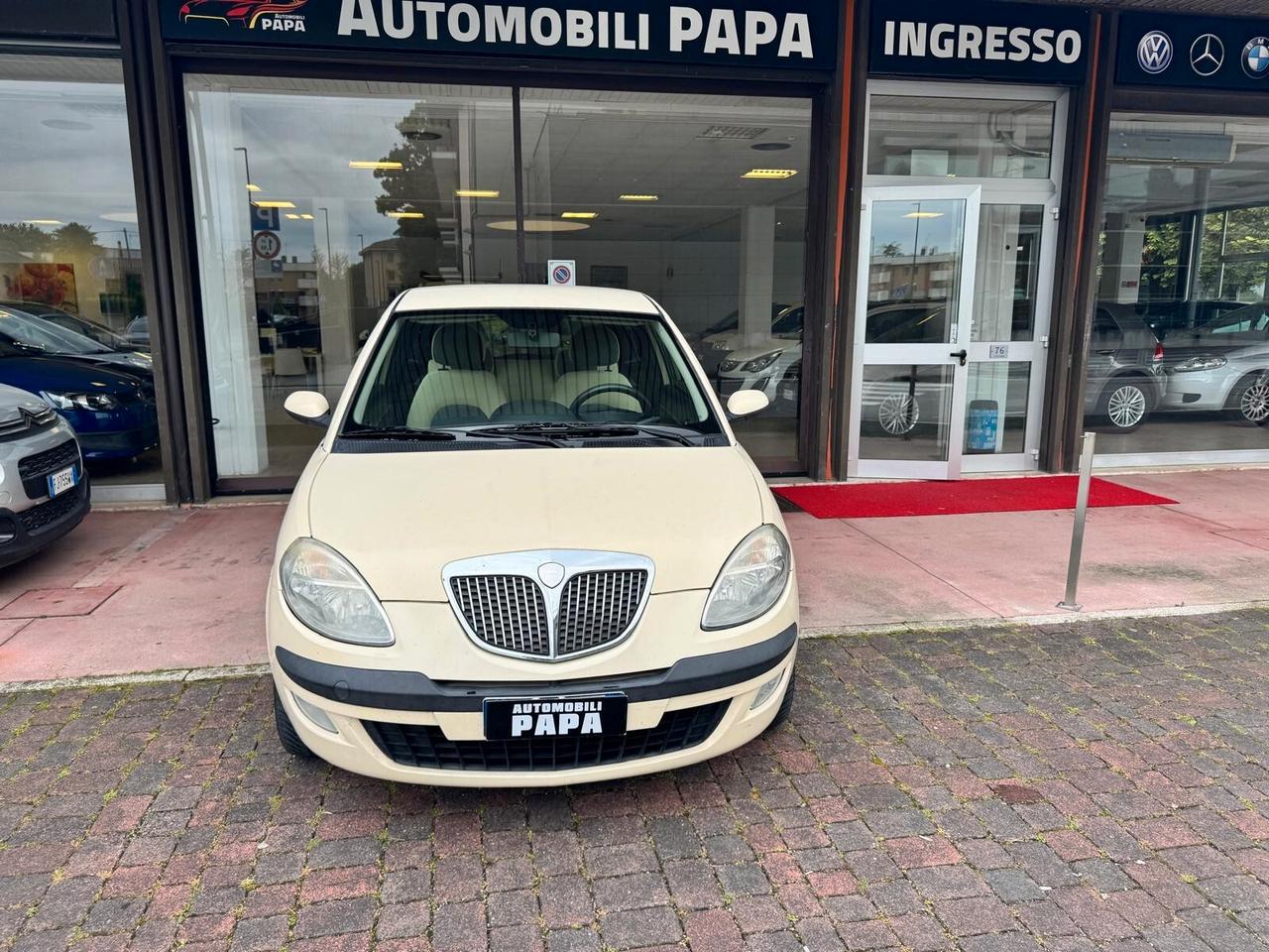 Lancia Ypsilon 1.2 16V Platino