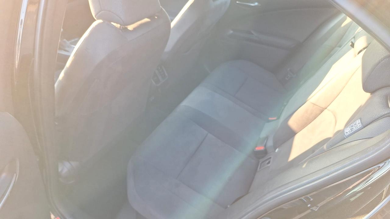 Lexus UX 250h Hybrid Business SOLI KM 43000 !!!!