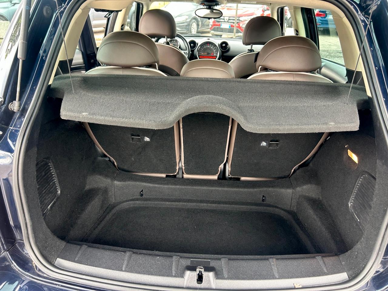 " UNA CHICCA " Mini 2.0 Cooper D Countryman Automat.