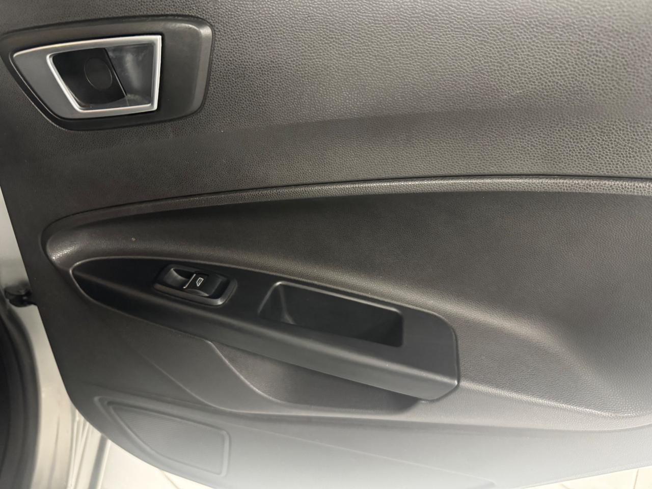 Ford Fiesta 1.5 TDCi 75CV 5 porte Titanium