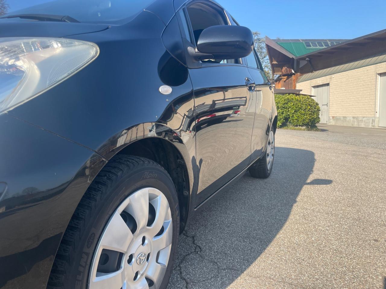 Toyota Yaris 1.0 5 porte per neopatentati