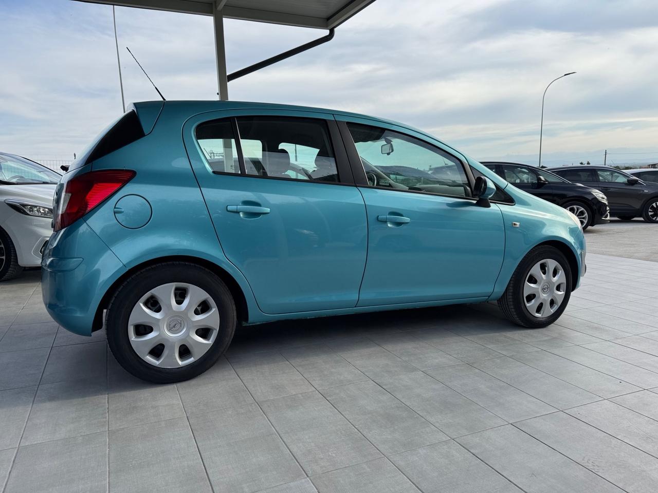 Opel Corsa 1.2 5 porte Club