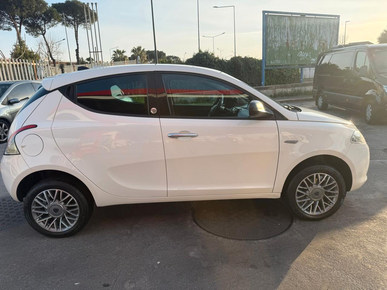 Lancia Ypsilon 0.9 TwinAir METANO 2013