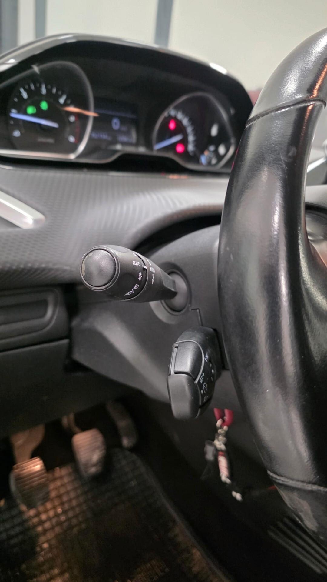 Peugeot 208 BlueHDi 75 5 porte Allure