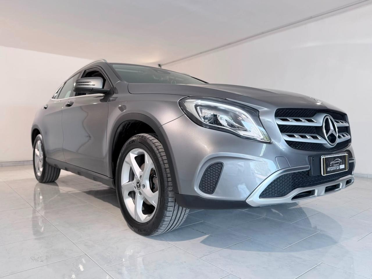 MERCEDES GLA 180D PREMIUM NEOPATENTATI